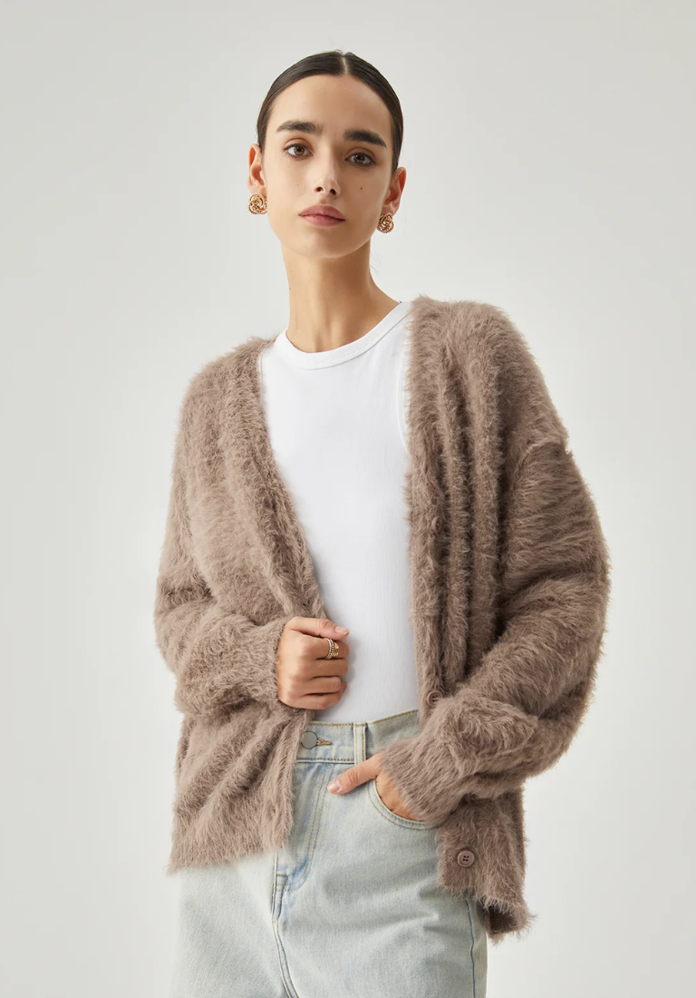 Fuzzy vest met knoopjes