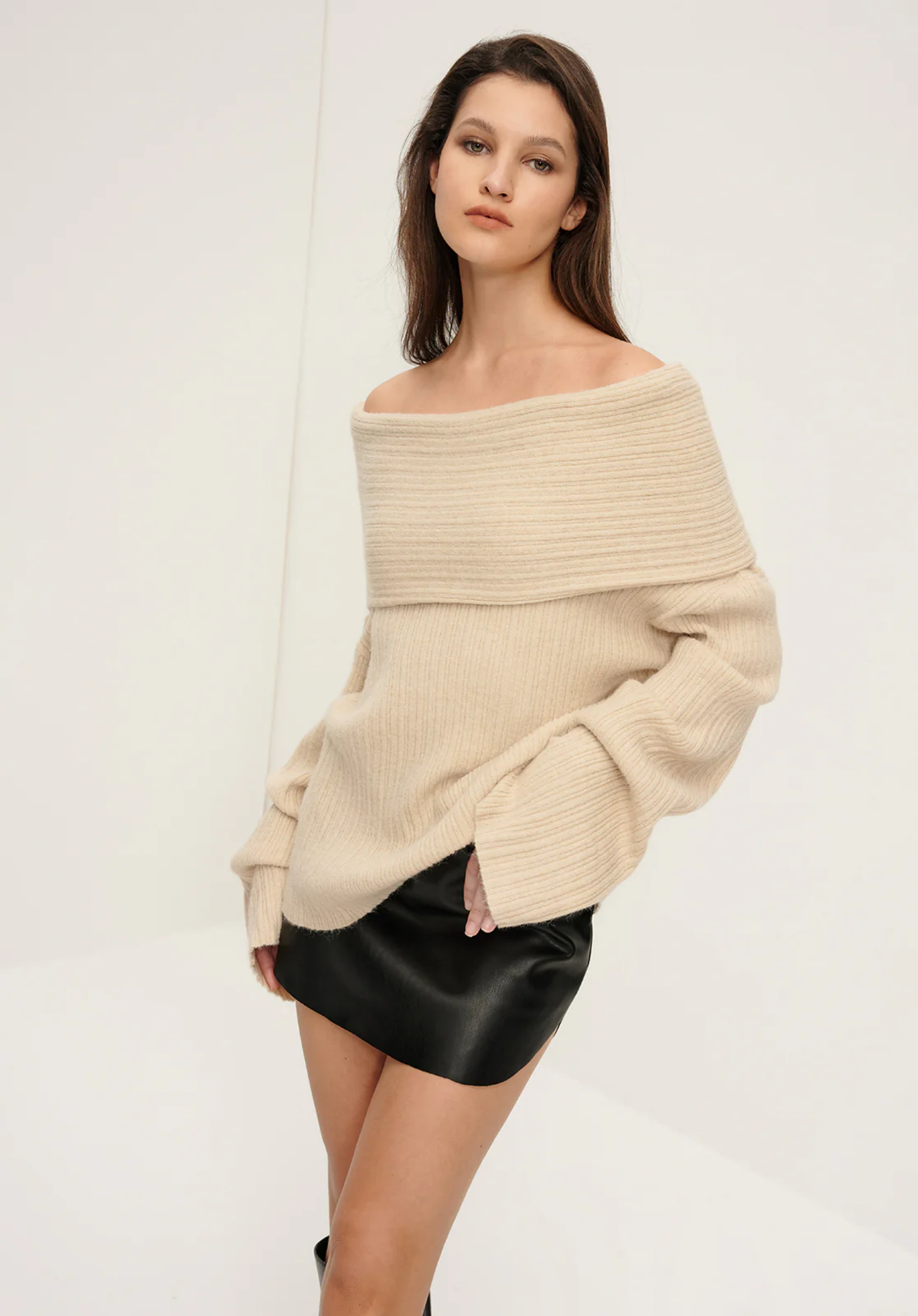 Geribbelde off-shoulder trui