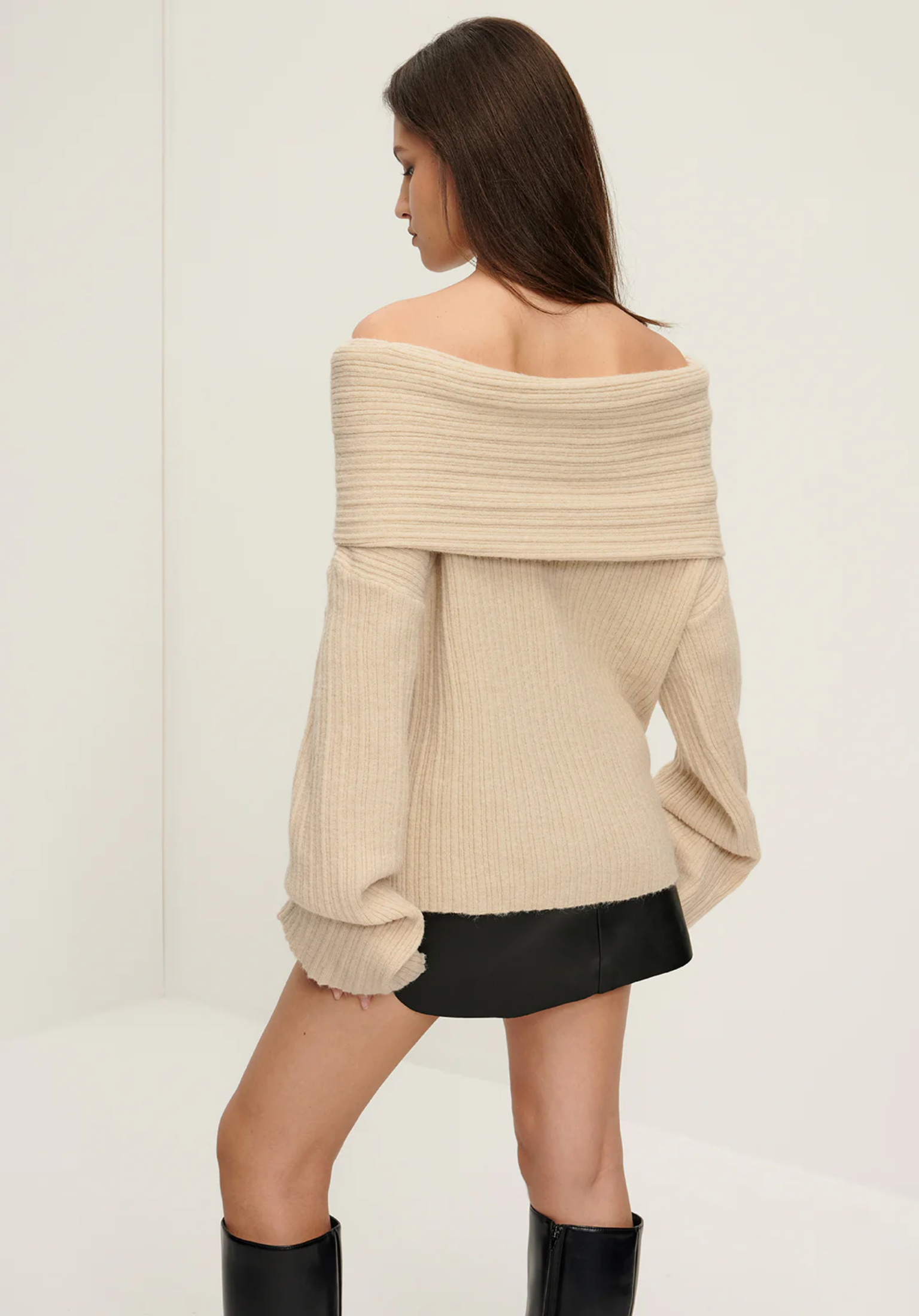 Geribbelde off-shoulder trui