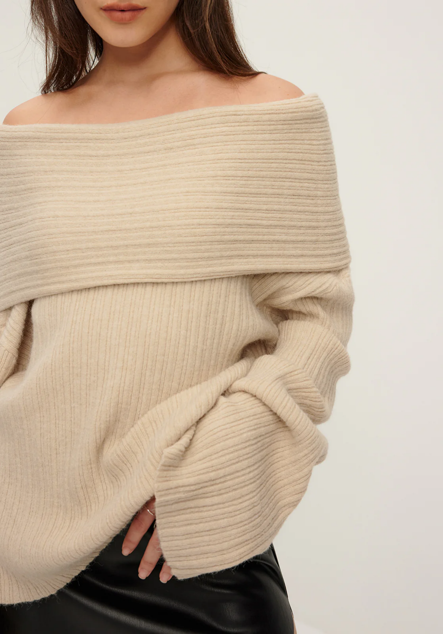 Geribbelde off-shoulder trui